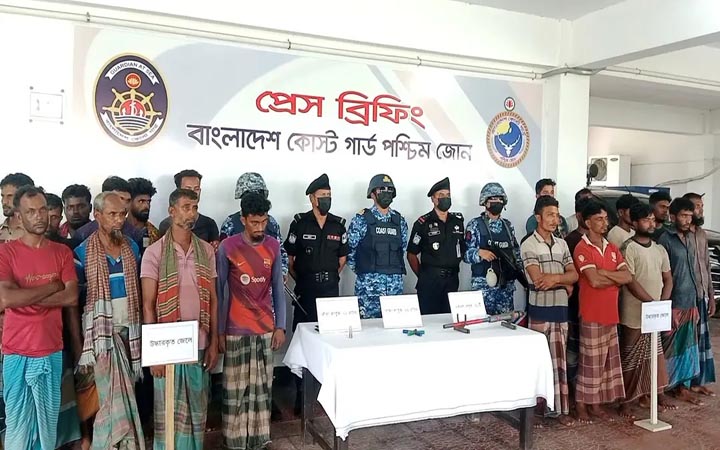 জাহাঙ্গীর-দয়াল বাহিনীর কাছে জিম্মি থাকা ২১ জেলে উদ্ধার