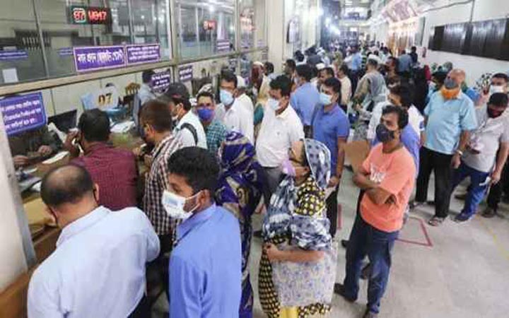 ব্যাংক থেকে নগদ টাকা উত্তোলনের সীমা বাড়াল কেন্দ্রীয় ব্যাংক