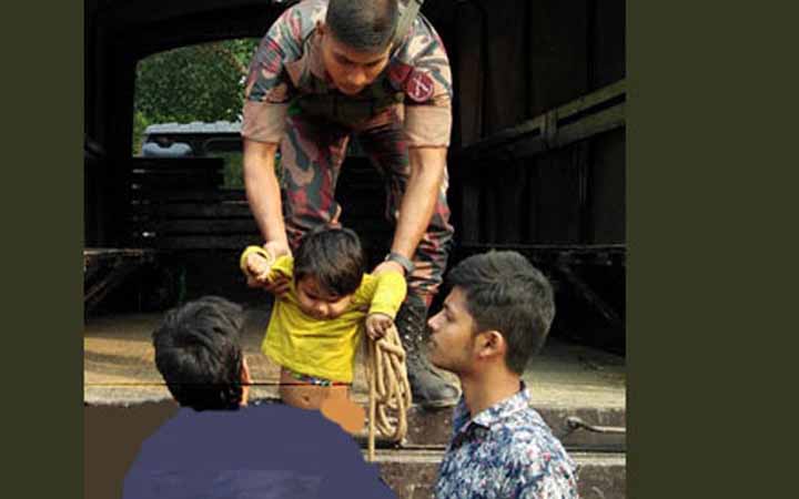 মা ভারতে শিশুকন্যাসহ বিজিবির হাতে আটক  বাবা