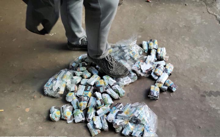 চট্টগ্রামের হাটহাজারীতে নকল আকিজ বিড়ি জব্দ