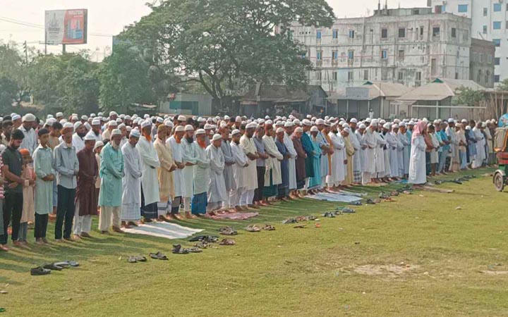 ব্রাহ্মণবাড়িয়ায় বৃষ্টির জন্য চোখের জল ভাসিয়ে প্রার্থনা