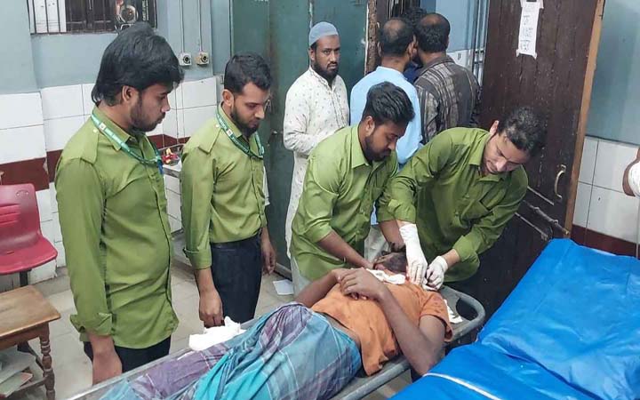 ব্রাহ্মণবাড়িয়ায় ধর্ষণ চেষ্টার অভিযোগে যুবককে গণধোলাই, পুলিশে সোপর্দ