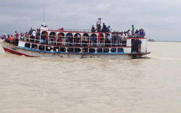 বুড়িগঙ্গায় অর্ধশতাধিক যাত্রী নিয়ে  লঞ্চডুবি