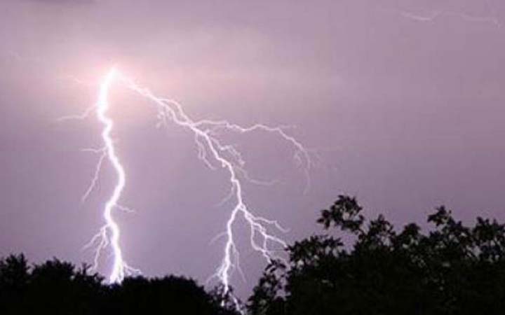 ফুলবাড়ীতে বজ্রপাতে কলেজ ছাত্রের মৃত্যু