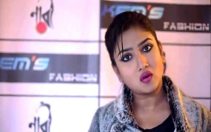 অভিনেত্রী দেবলীনা দত্তকে খুন ও গণধর্ষণের হুমকি