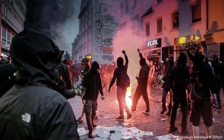 করোনাভাইরাসের প্রতিক্রিয়ায় ব্রিটেনে দাঙ্গার আশঙ্কা