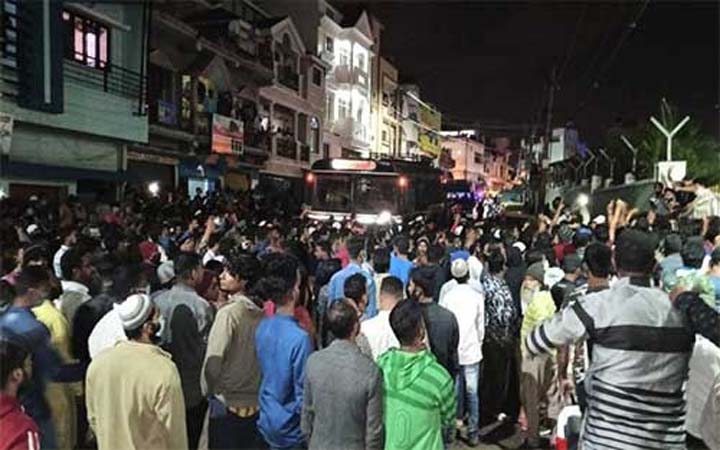 বেঙ্গালুরুতে ব্যাপক বিক্ষোভ, পুলিশের গুলিতে নিহত ৩