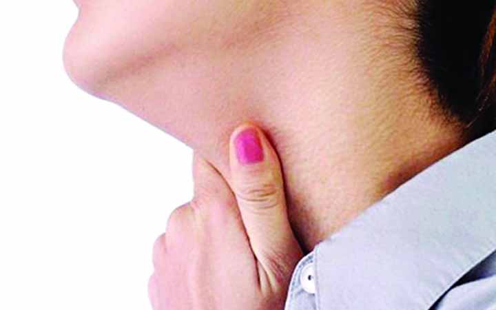এই সময়ে গলাব্যথা হলে যা করবেন