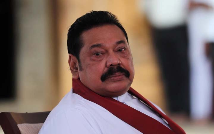 দেশ ছাড়বেন না মহিন্দা রাজাপাকসে