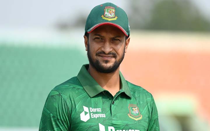 ৩টি আসন থেকে আ’লীগের মনোনয়ন ফরম নিলেন সাকিব