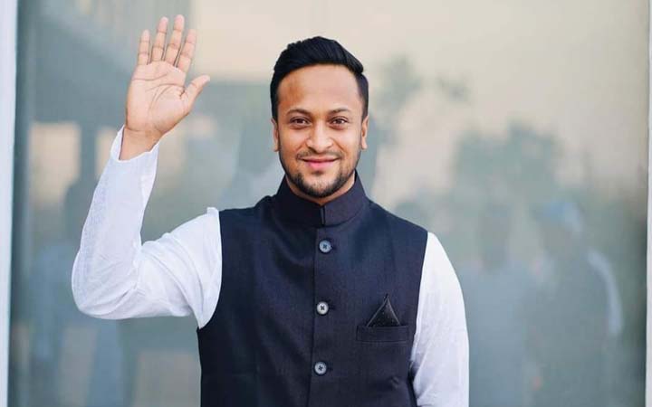 সাকিব আল হাসানকে সতর্ক করলো ইসি