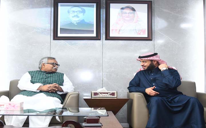 প্রবাসী কল্যাণ মন্ত্রীর সাথে সৌদি আরবের রাষ্ট্রদূতের সাক্ষাৎ