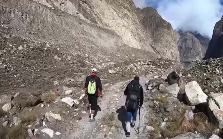 গলতে থাকা হিমবাহে পাকিস্তানের পাহাড়ি গ্রামগুলো ঝুঁকিতে
