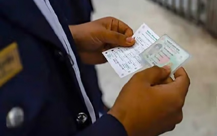 ঈদযাত্রা: ১০ মিনিটেই শেষ ট্রেনের সব টিকিট