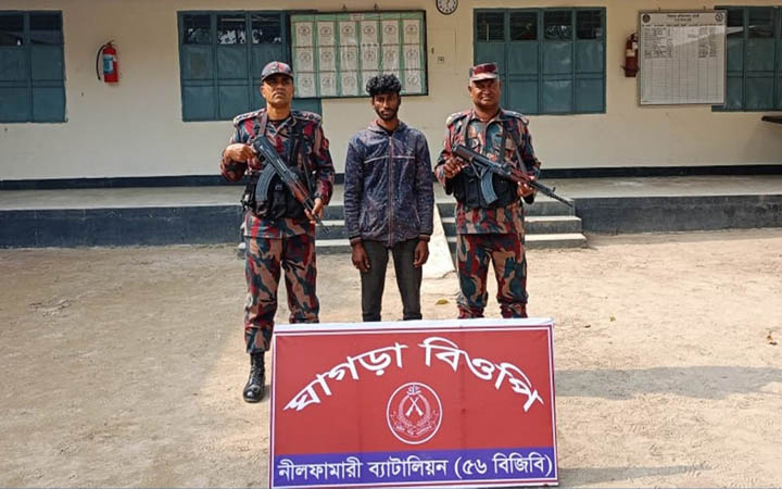 ভারতে অনুপ্রবেশকালে বিজিবির হাতে বাংলাদেশি আটক