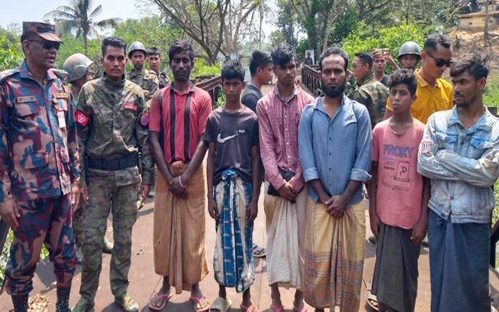 দেশে ফিরলেন আরাকান আর্মির হাতে আটক ৬ জেলে