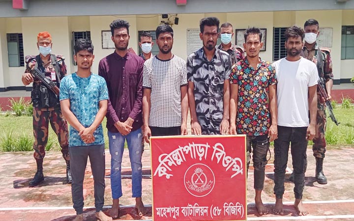 ভারত থেকে অনুপ্রবেশের দায়ে ঝিনাইদহে আটক ১৭