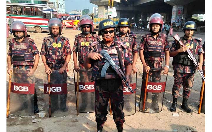 গোপালগঞ্জের আইনশৃঙ্খলা নিয়ন্ত্রণে ৮ প্লাটুন বিজিবি মোতায়েন