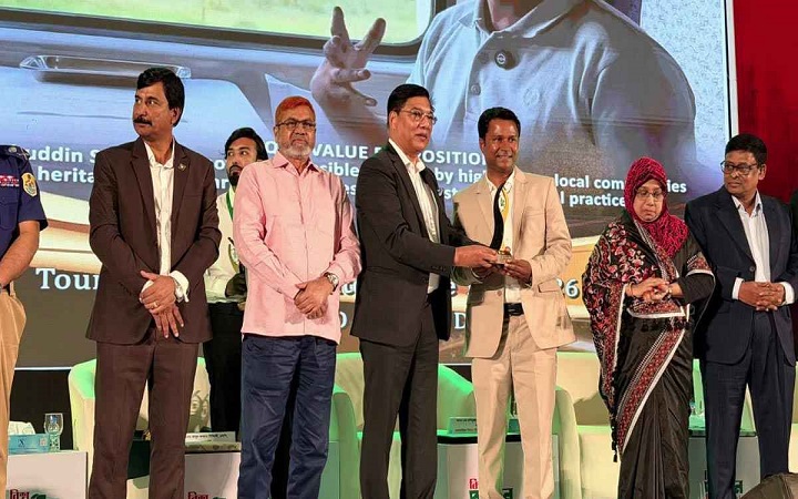 বর্ষসেরা ট্যুরিজম কনটেন্ট ক্রিয়েটর পুরস্কার পেলেন সালাহউদ্দীন সুমন