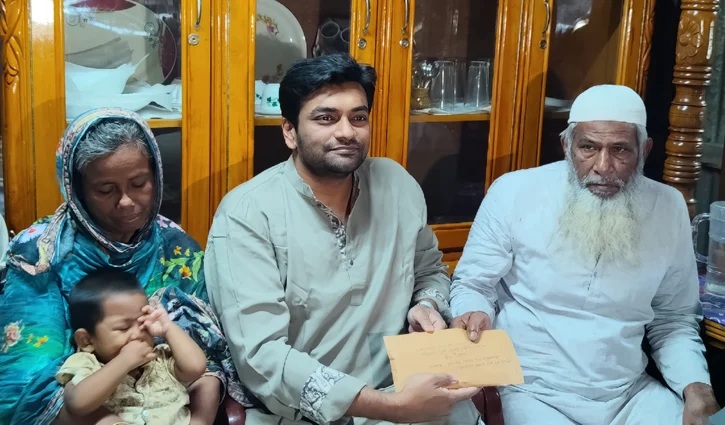 জুলাই শহীদ রিয়াজের পরিবারকে বিএনপির ঈদ উপহার