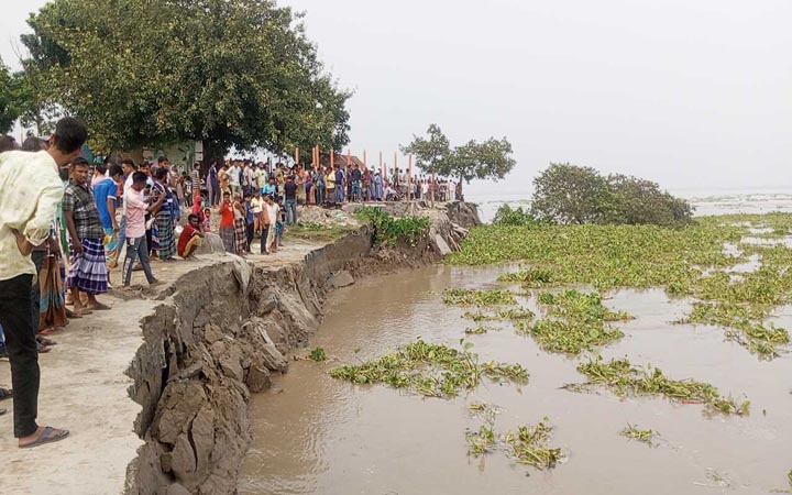 যমুনার ভাঙনে শহরাবাড়ি নৌঘাট নদীতে, ‎আতঙ্কে ৮ গ্রামের মানুষ