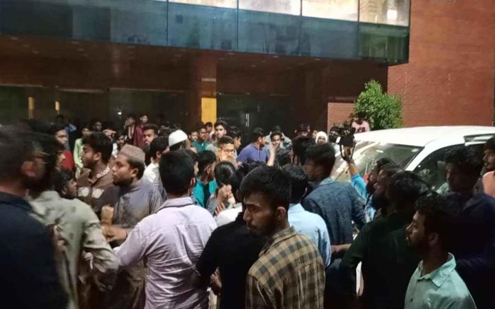 ব‌রিশালে না‌হিদের সামনেই এন‌সি‌পির মত‌বি‌নিময়ে হট্টগোল