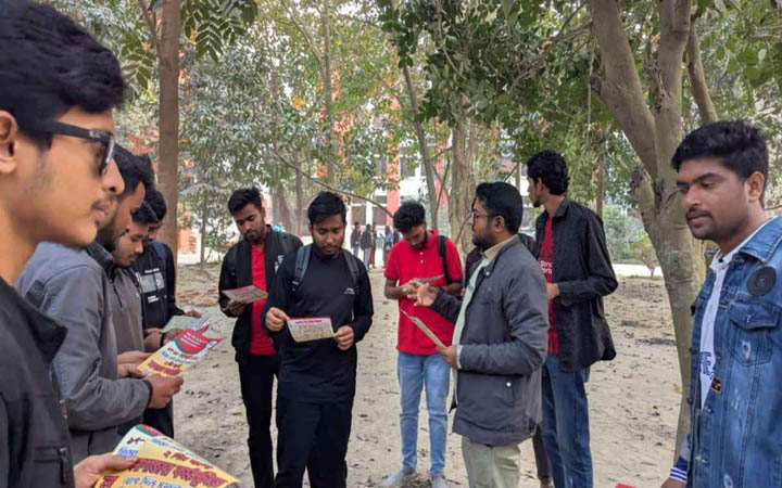 বেরোবি ছাত্রদল নেতার নেতৃত্বে তিস্তা নদী রক্ষা আন্দোলনের লিফলেট বিতরণ