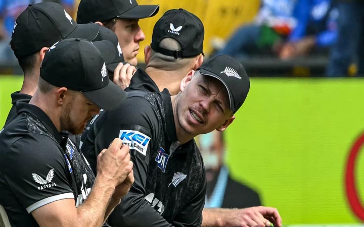 বিশ্বকাপ থেকে ছিটকে গেলেন কিউই অলরাউন্ডার