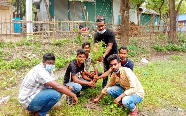 সাতক্ষীরা জেলা ছাত্রলীগের উদ্যোগে বৃক্ষরোপণ কর্মসূচি পালিত!