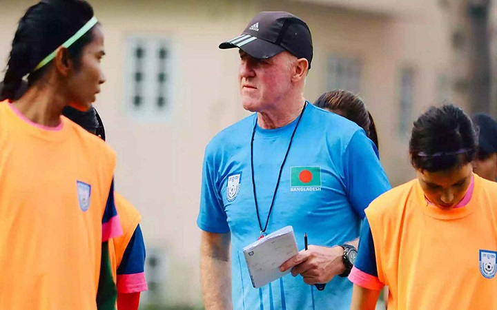 বিদ্রোহী ফুটবলারদের নিয়ে যা বললেন বাটলার