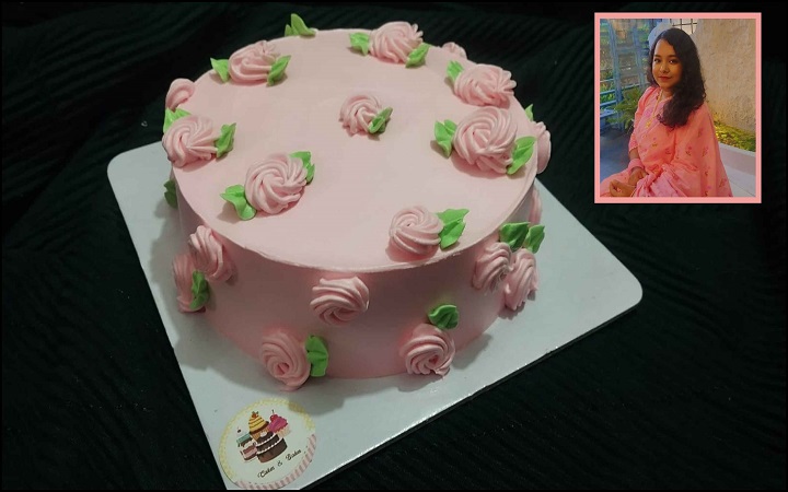 ক্রিসমাস স্পেশাল ভ্যানিলা স্পঞ্জ কেক উইথ বাটারক্রিম ফ্রস্টিং