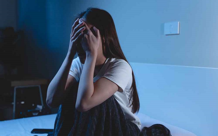 অচেনা জায়গায় প্রথম রাতে ঘুম আসে না? কারণ জানলে অবাক হবেন!