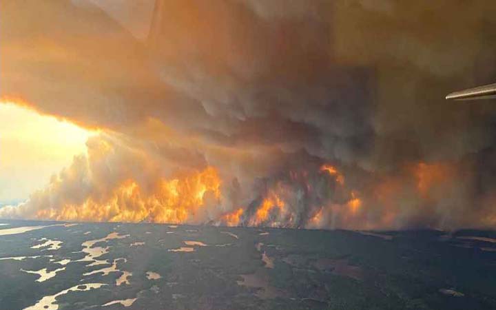 ভয়াবহ দাবানলের কবলে কানাডা, জরুরি অবস্থা জারি