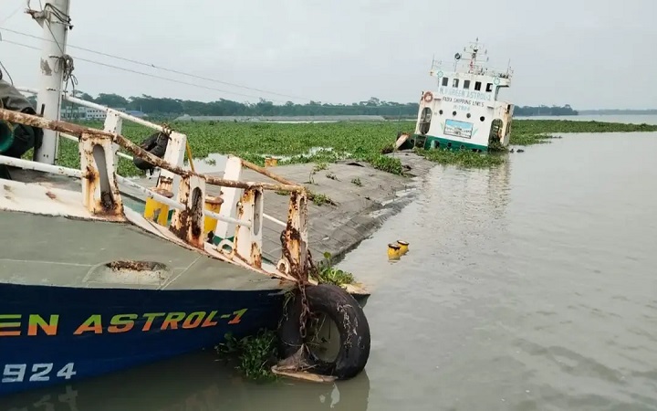 ডুবে থাকা কার্গো থেকে যুবকের অর্ধগলিত মরদেহ উদ্ধার
