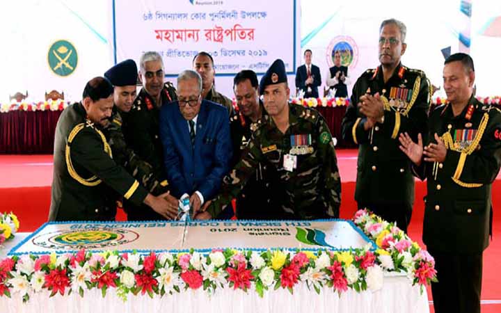 জনস্বার্থকে সর্বোচ্চ অগ্রাধিকার দিন :  সেনাবাহিনীকে রাষ্ট্রপতি
