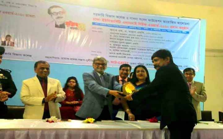 ঢাবি অ্যালামনাই নিউজ অ্যাওয়ার্ড পেলেন ইবি উপাচার্য ড. রাশিদ আসকারী