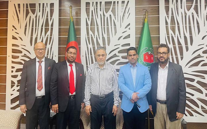 সিইসির সঙ্গে যুক্তরাজ্য প্রবাসীদের সাক্ষাৎ ও স্মারকলিপি প্রদান