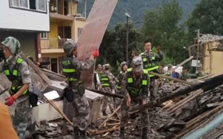 শক্তিশালী ভূমিকম্পে কাঁপল চীন, নিহত শতাধিক