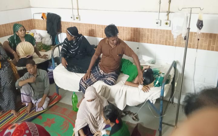 পরীক্ষা কেন্দ্রে যাওয়ার পথে ৫ শিক্ষার্থী অসুস্থ হয়ে হাসপাতালে