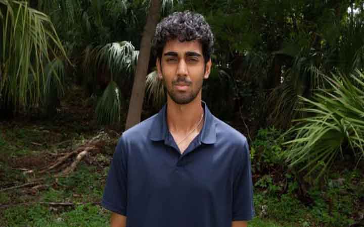 ১৮ বছরে প্রফেসর হয়ে গিনেস বুকে যুবক