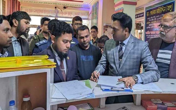 কুমিল্লায় ‘ভুয়া চিকিৎসককে’ জেল, হাসপাতাল বন্ধ