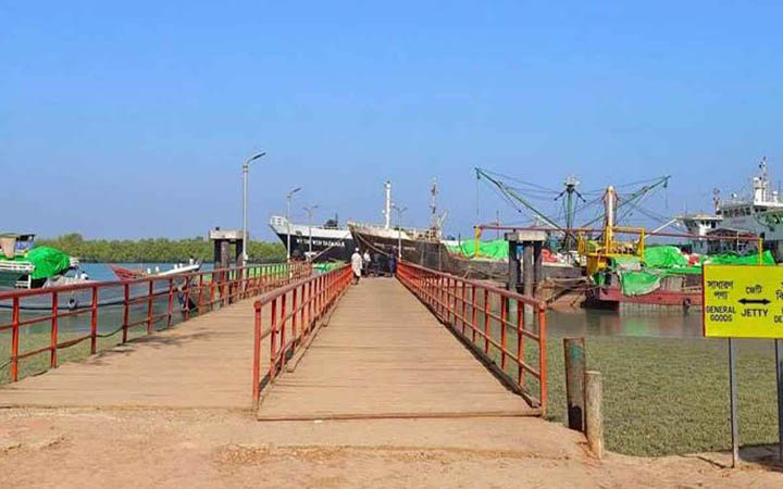 ঈদে টানা ৯ দিন বন্ধ থাকবে টেকনাফ স্থলবন্দর