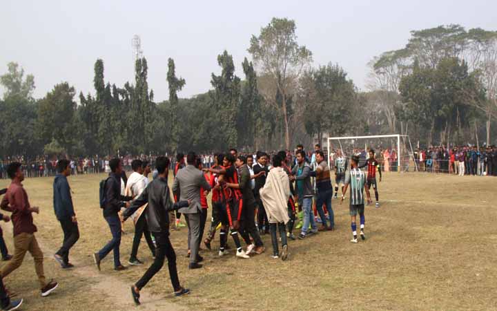 ইবিতে বঙ্গবন্ধু আন্তঃবিভাগ ফুটবল টুর্নামেন্টে মারামারি, রেফারিকে মারধর