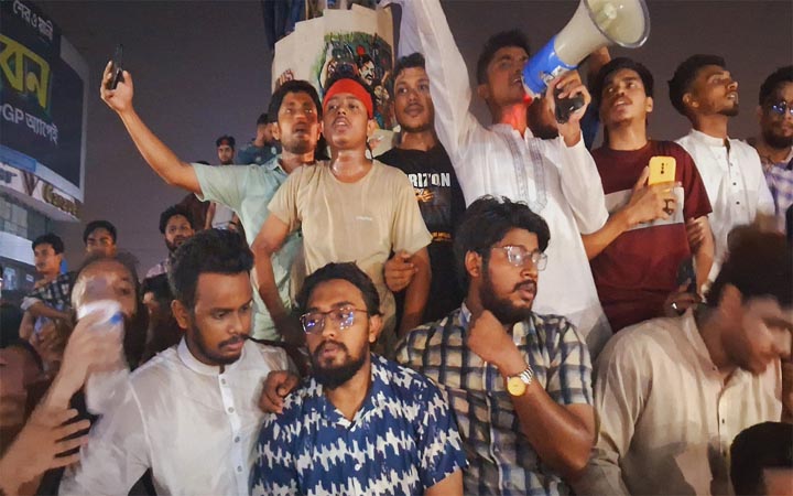 আ. লীগ নিষিদ্ধের দাবিতে চট্টগ্রামেও নামল বিক্ষোভকারীরা