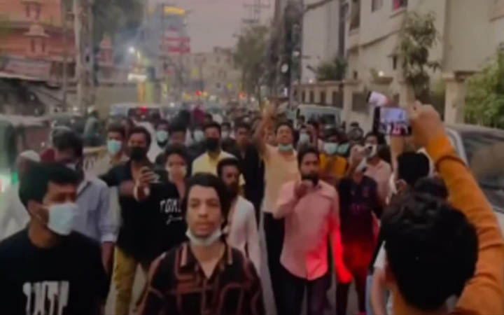 চট্টগ্রামে নিষিদ্ধ ছাত্রলীগের ঝটিকা মিছিল, চলছে সাঁড়াশি অভিযান