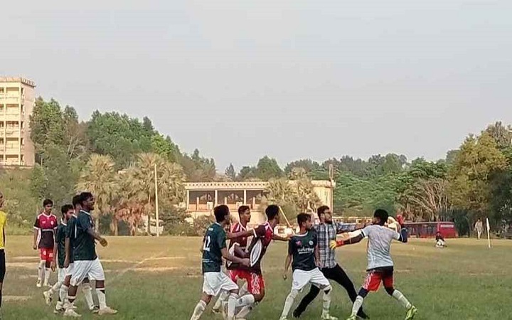 খেলায় মারামারির ঘটনায় ৫ শিক্ষার্থীকে বিভিন্ন মেয়াদে শাস্তি: কুবি