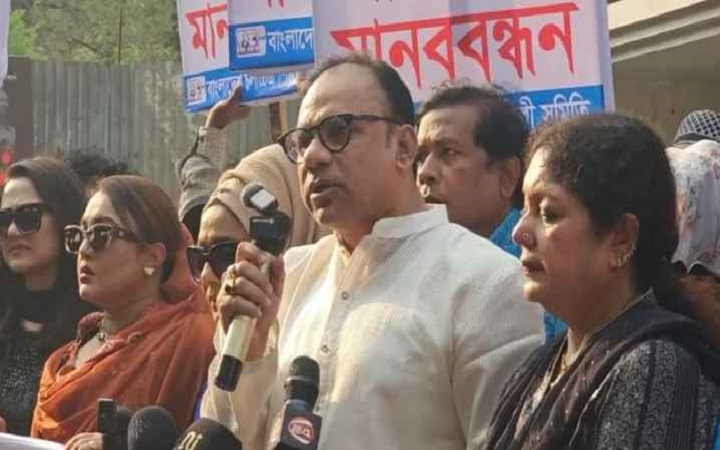 মাগুরার শিশুটির জন্য রাস্তায় চলচ্চিত্র শিল্পীরা