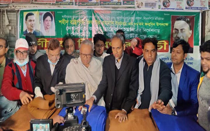 রাজধানীতে শীতার্তদের কম্বল দিলো ড্যাব