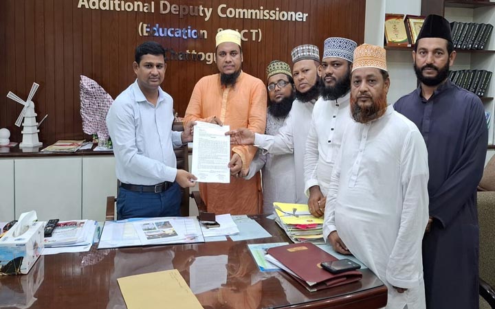 চট্টগ্রামে দারুল আরকাম শিক্ষকদের চার দফা দাবি, স্মারকলিপি প্রদান