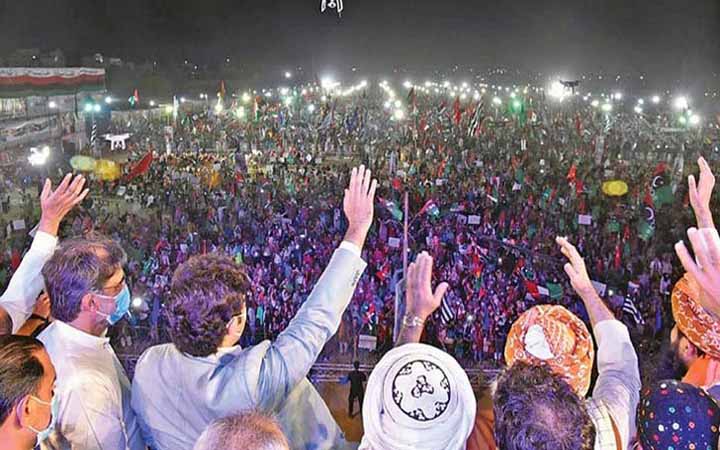 ইমরান খানের পদত্যাগ চেয়ে পাকিস্তানে বিরোধীদের বিক্ষোভ